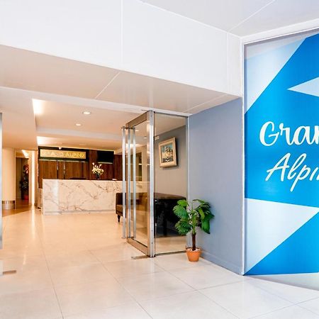 Grand Alpine Hotel Bangkok Esterno foto
