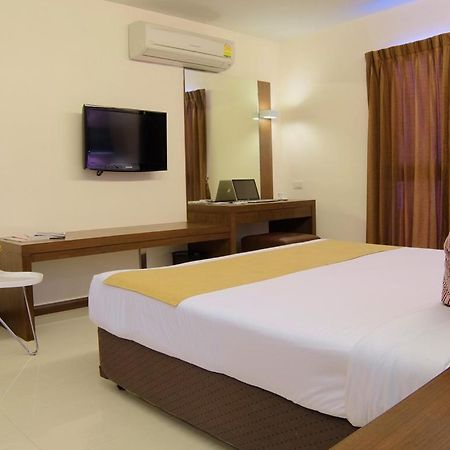 Grand Alpine Hotel Bangkok Esterno foto