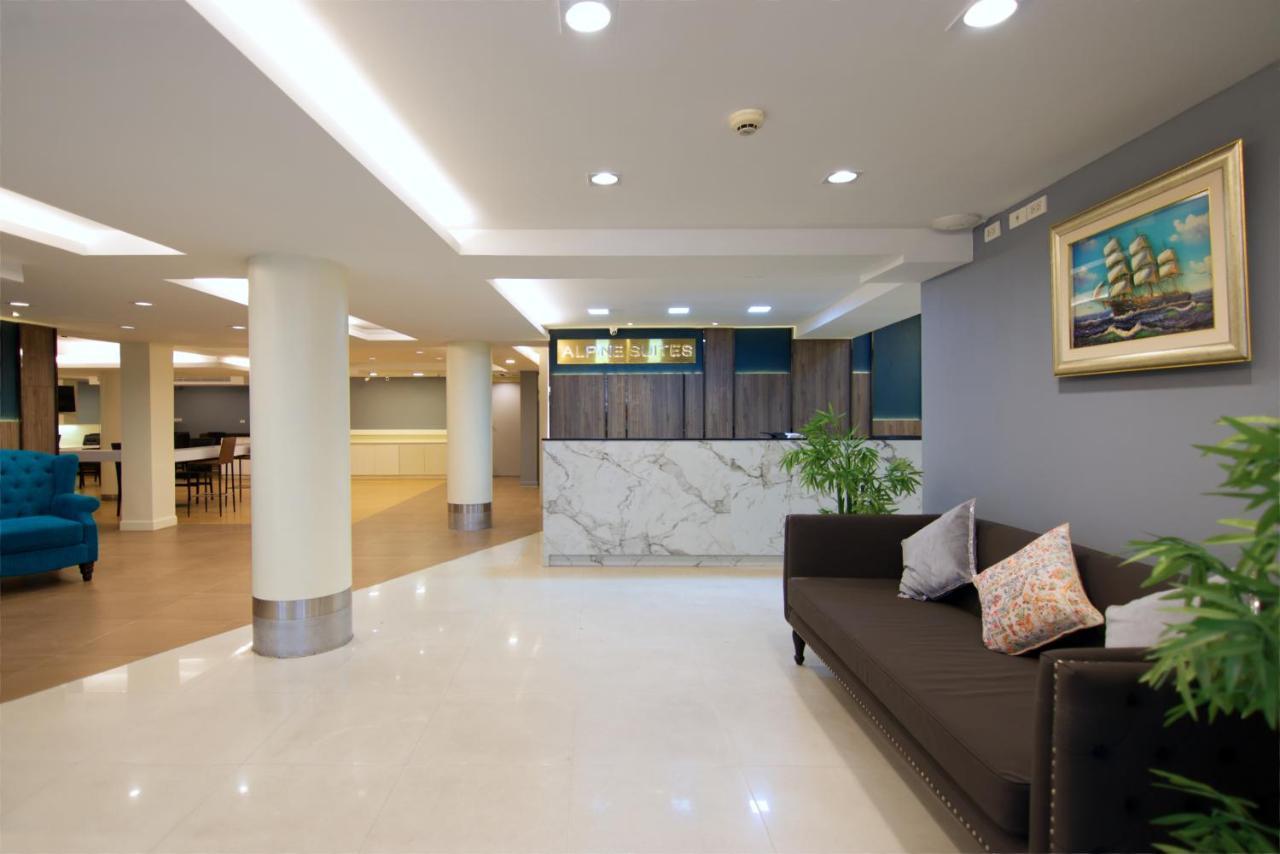 Grand Alpine Hotel Bangkok Esterno foto