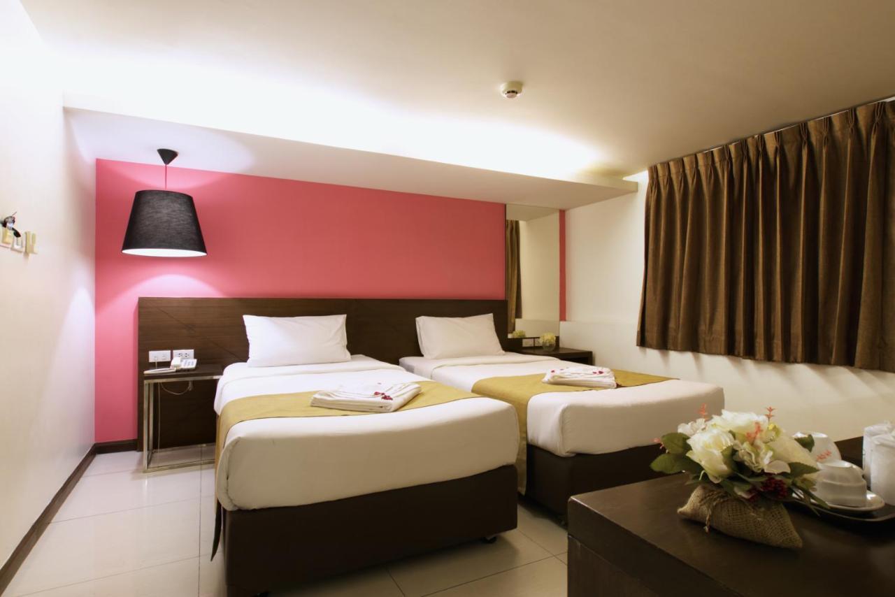 Grand Alpine Hotel Bangkok Esterno foto