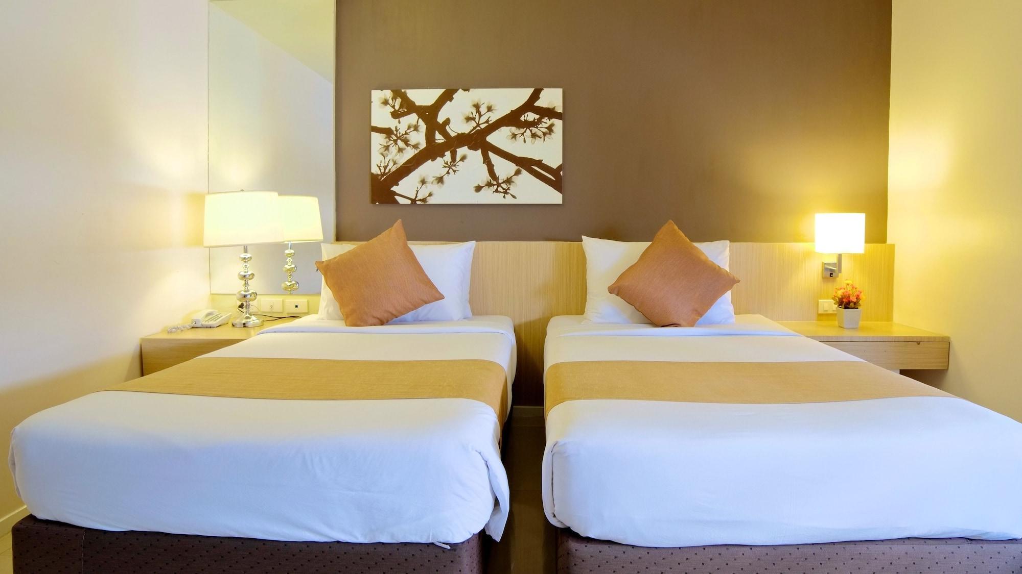 Grand Alpine Hotel Bangkok Esterno foto