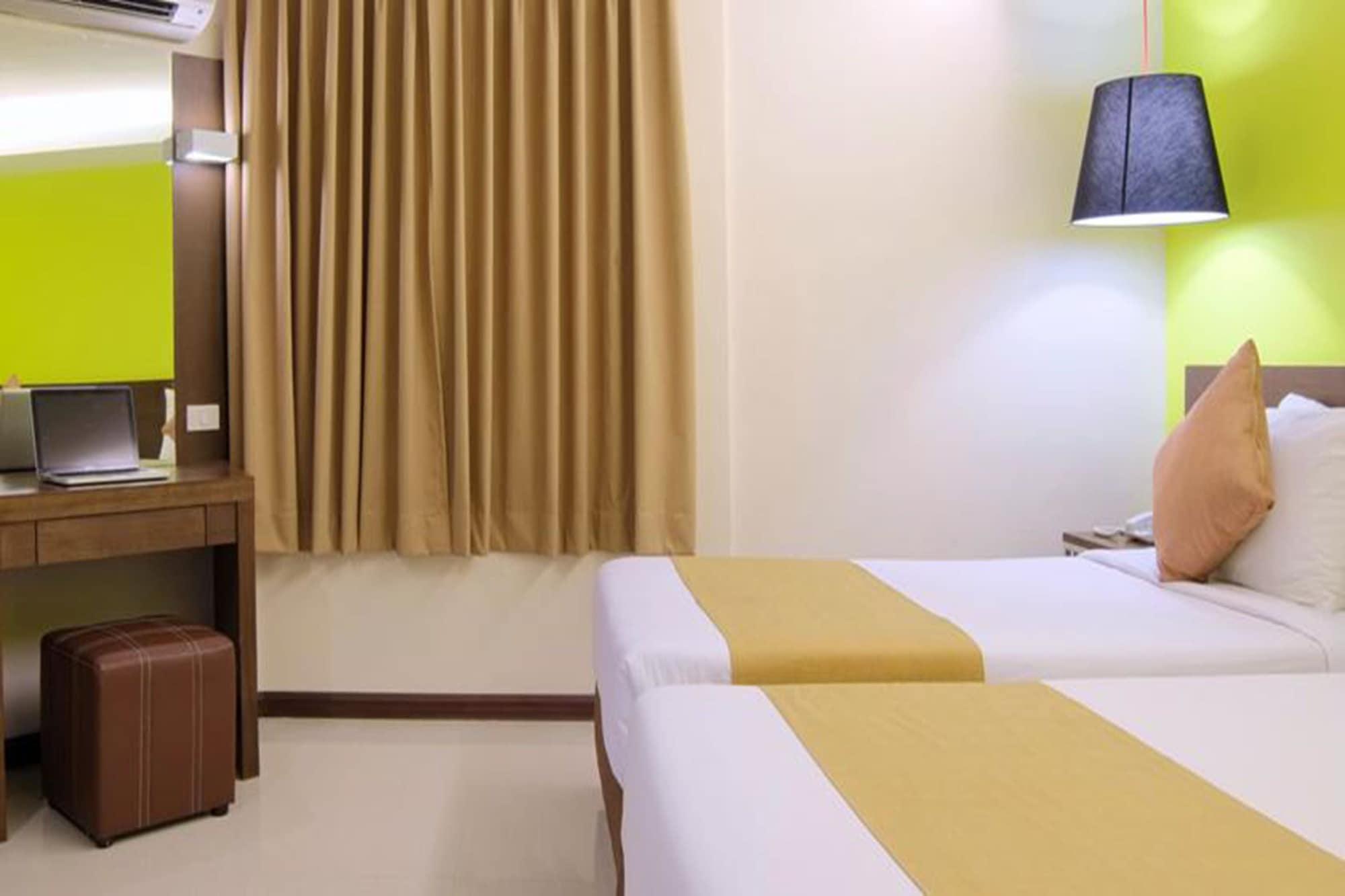 Grand Alpine Hotel Bangkok Esterno foto