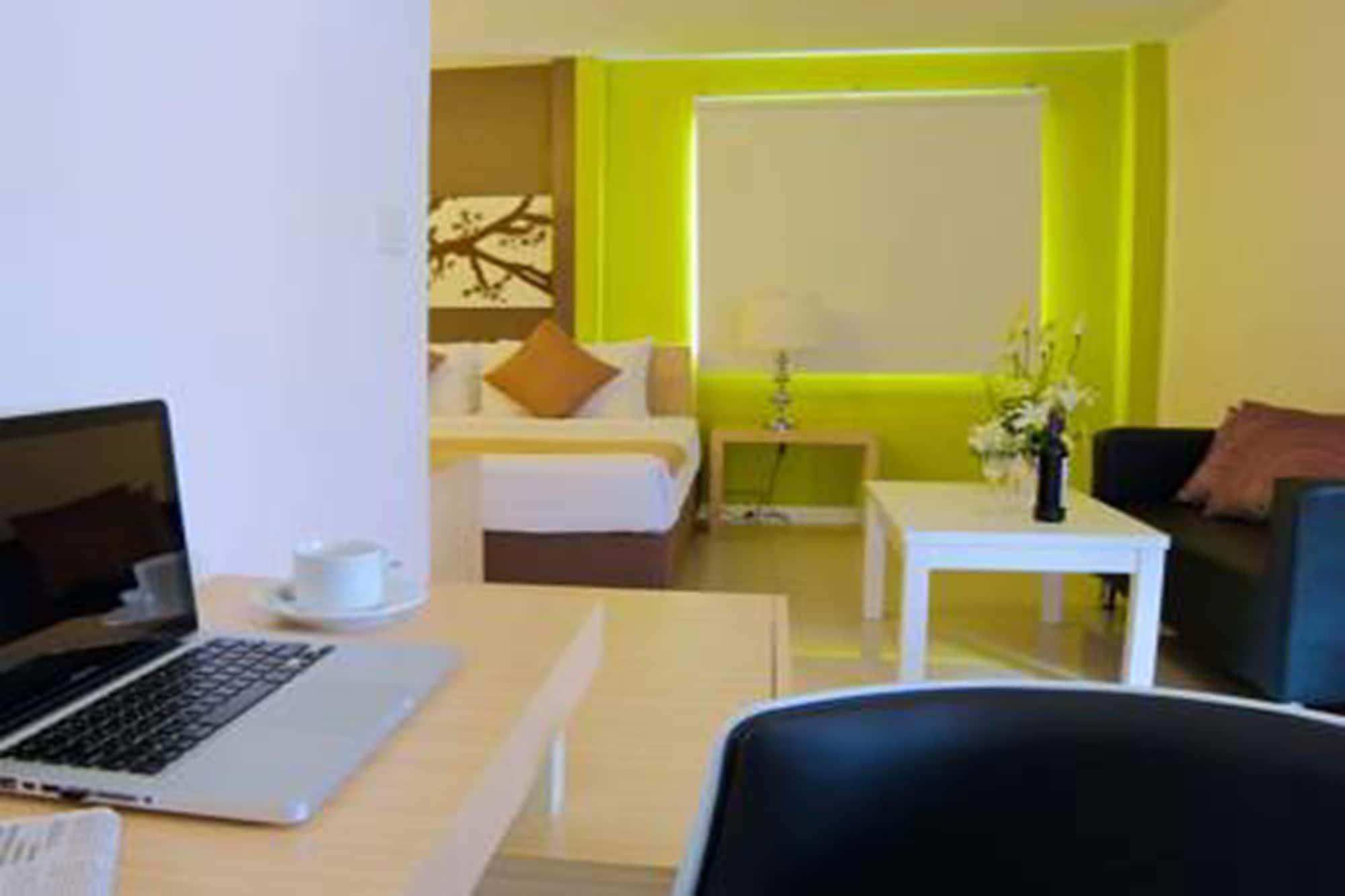 Grand Alpine Hotel Bangkok Esterno foto