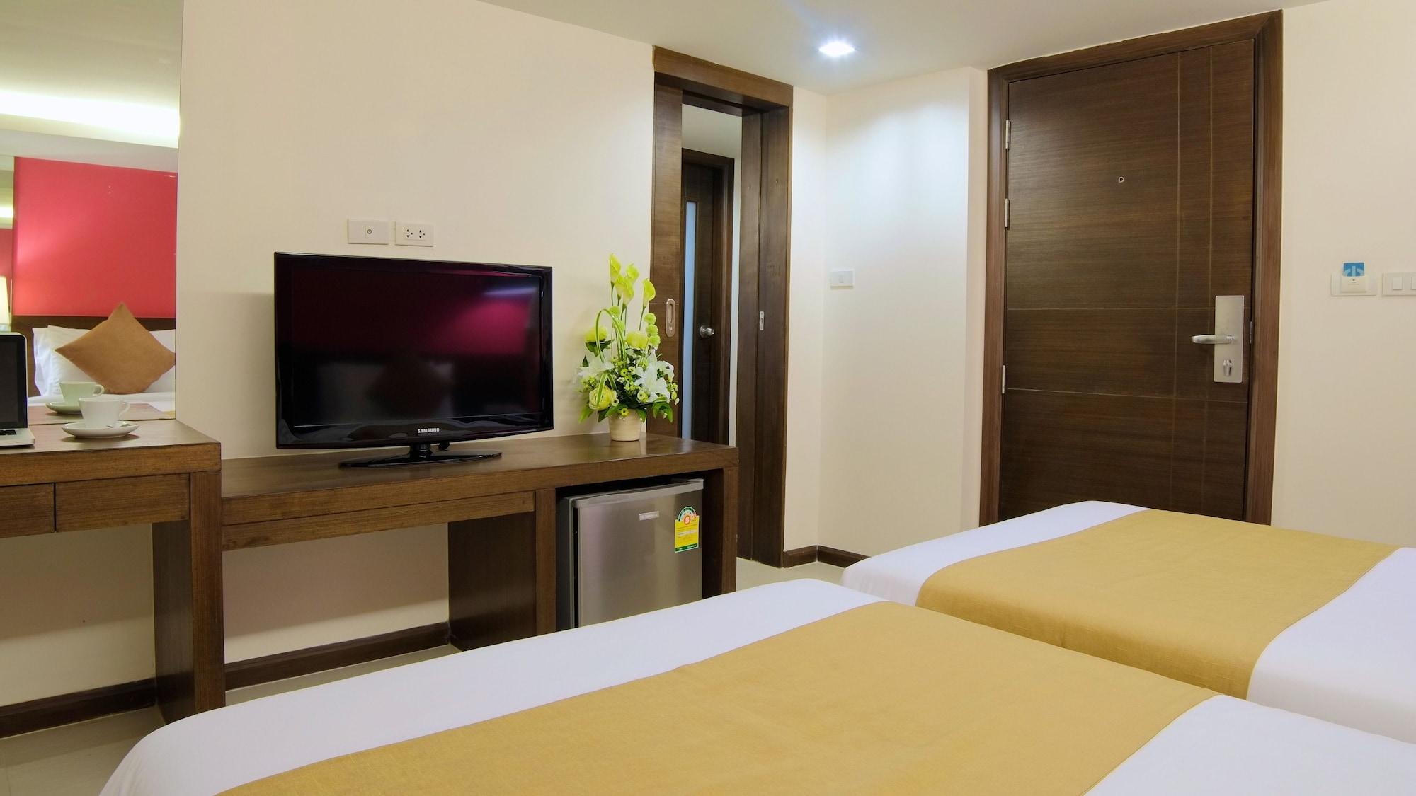 Grand Alpine Hotel Bangkok Esterno foto