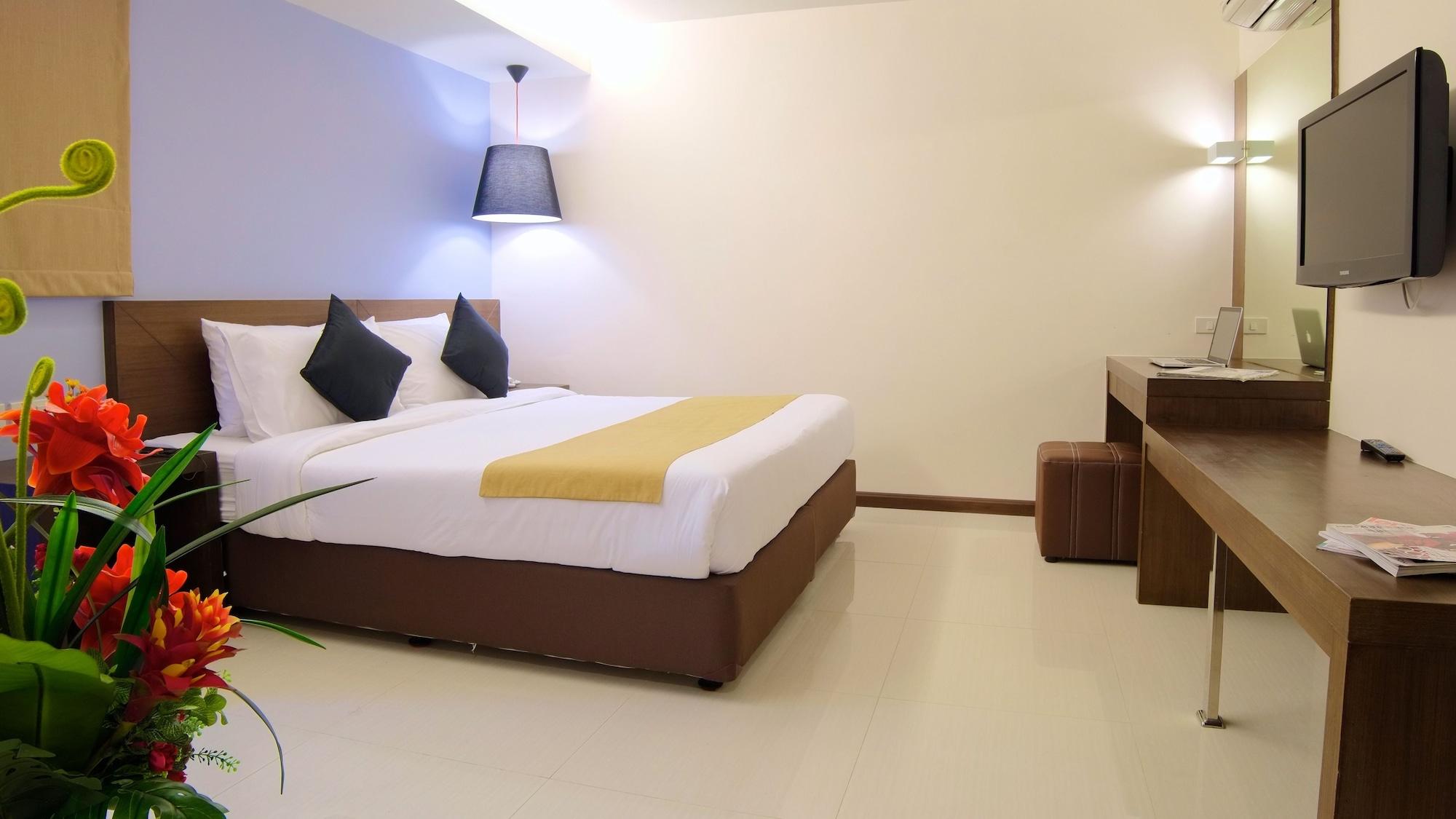 Grand Alpine Hotel Bangkok Esterno foto
