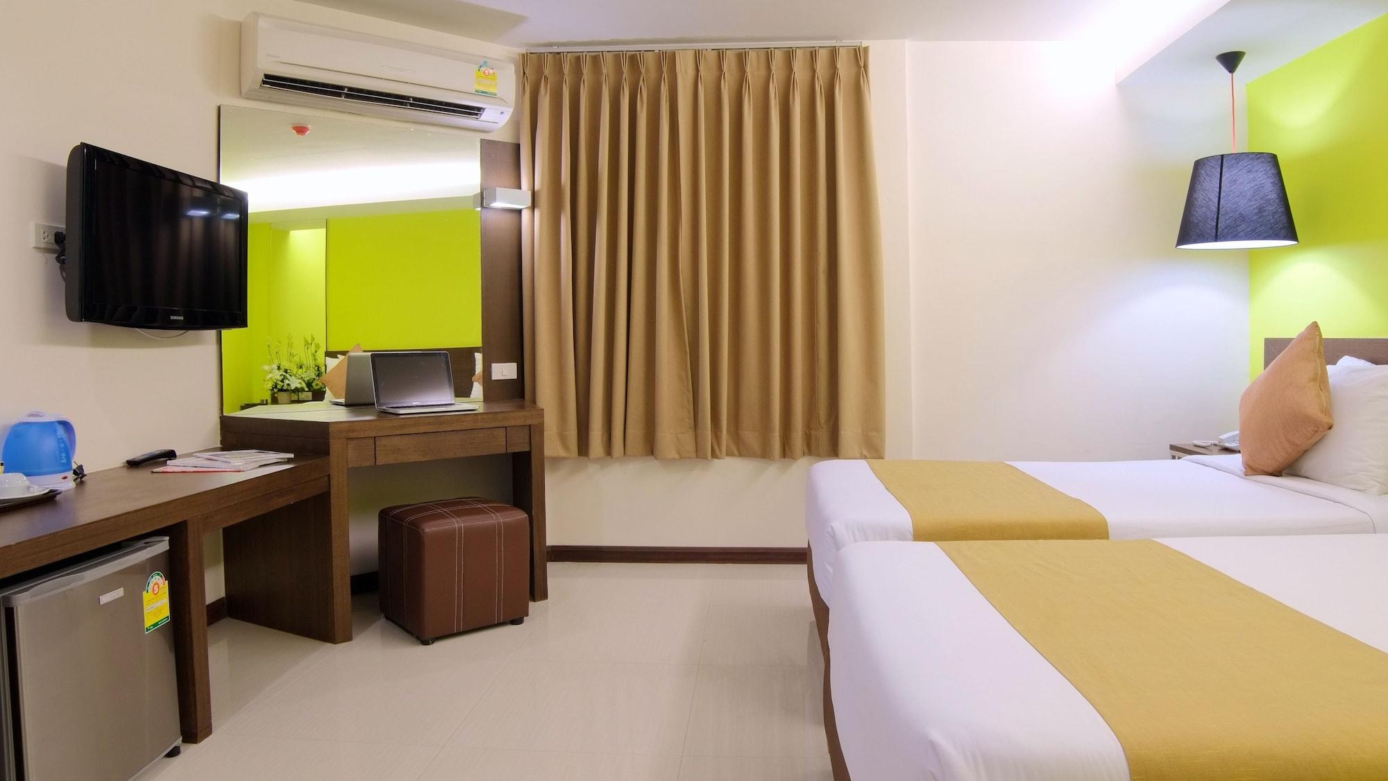 Grand Alpine Hotel Bangkok Esterno foto