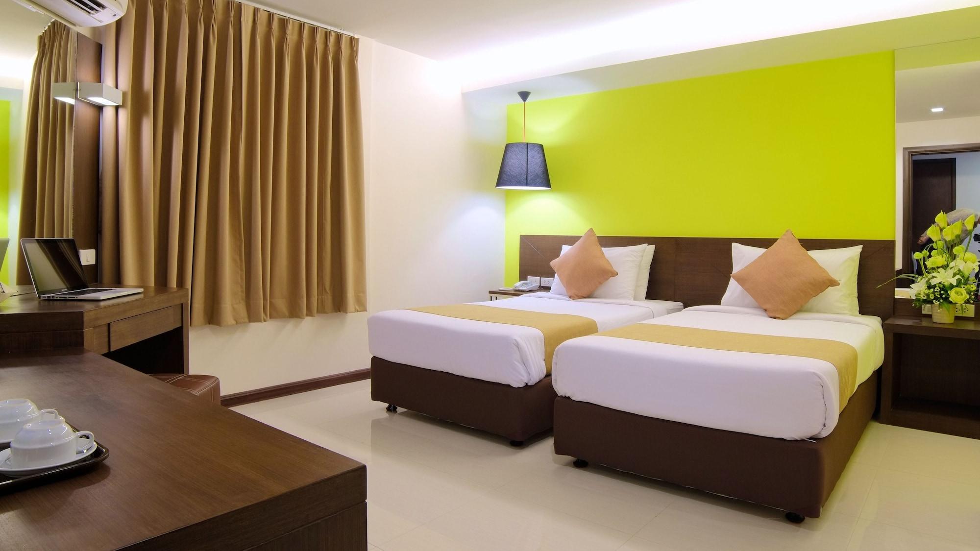 Grand Alpine Hotel Bangkok Esterno foto