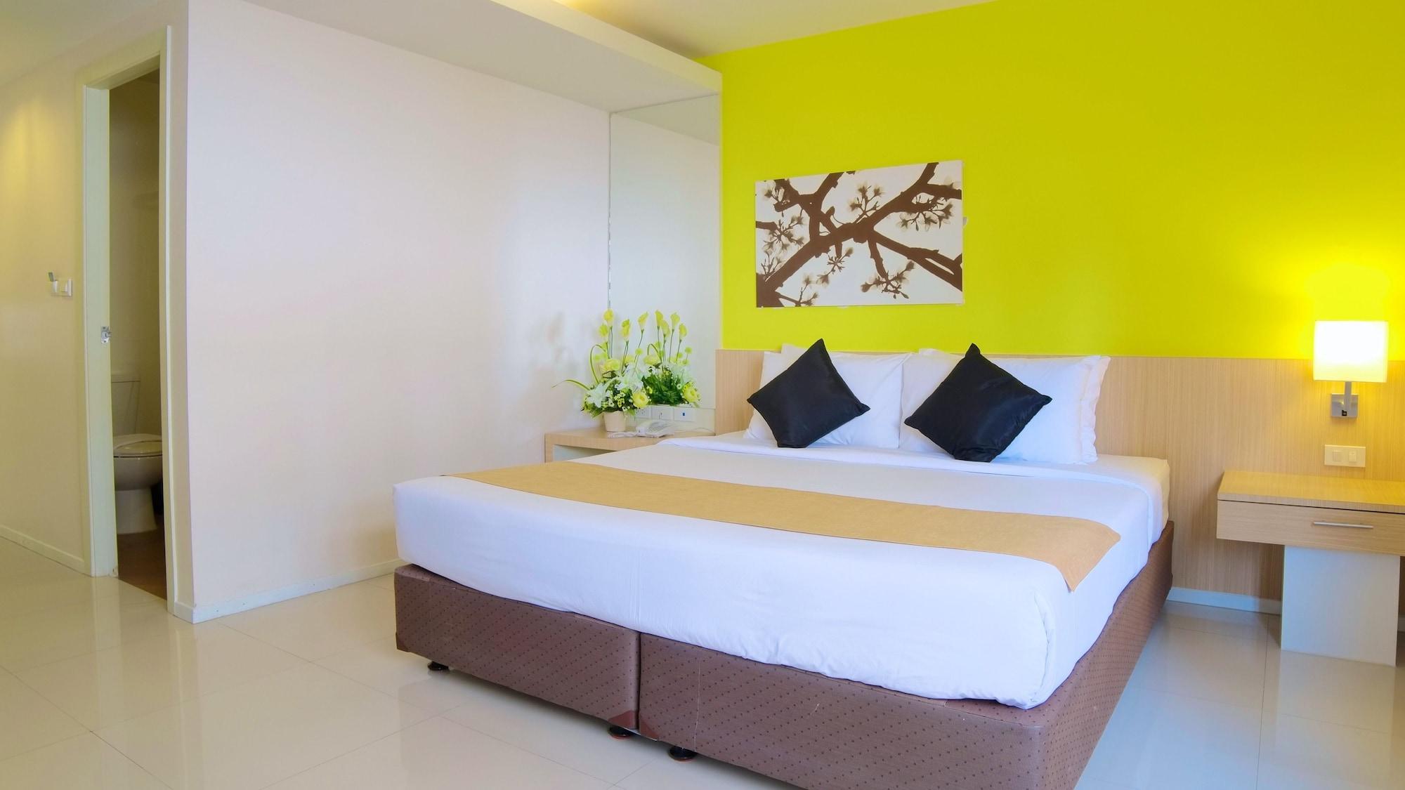 Grand Alpine Hotel Bangkok Esterno foto