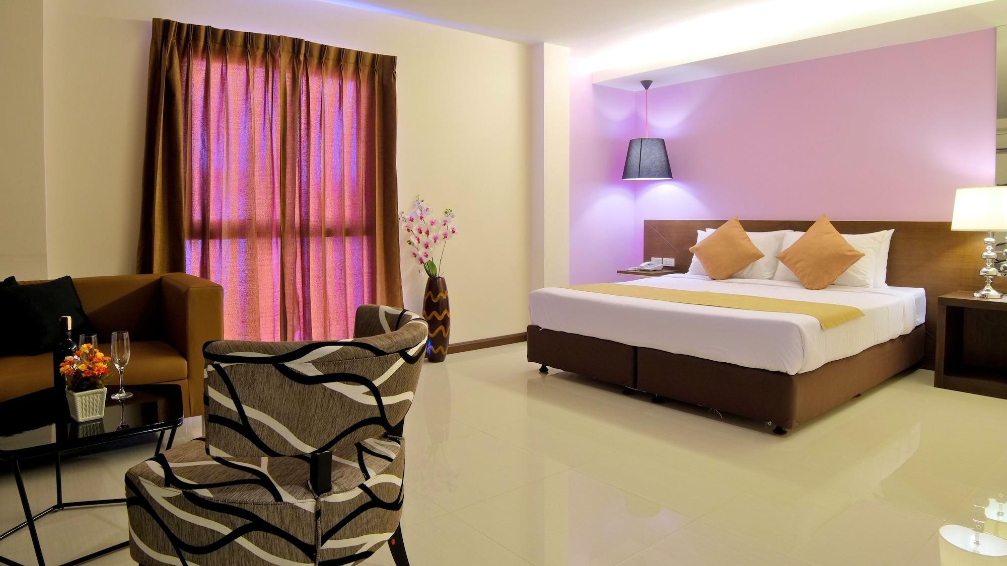 Grand Alpine Hotel Bangkok Esterno foto