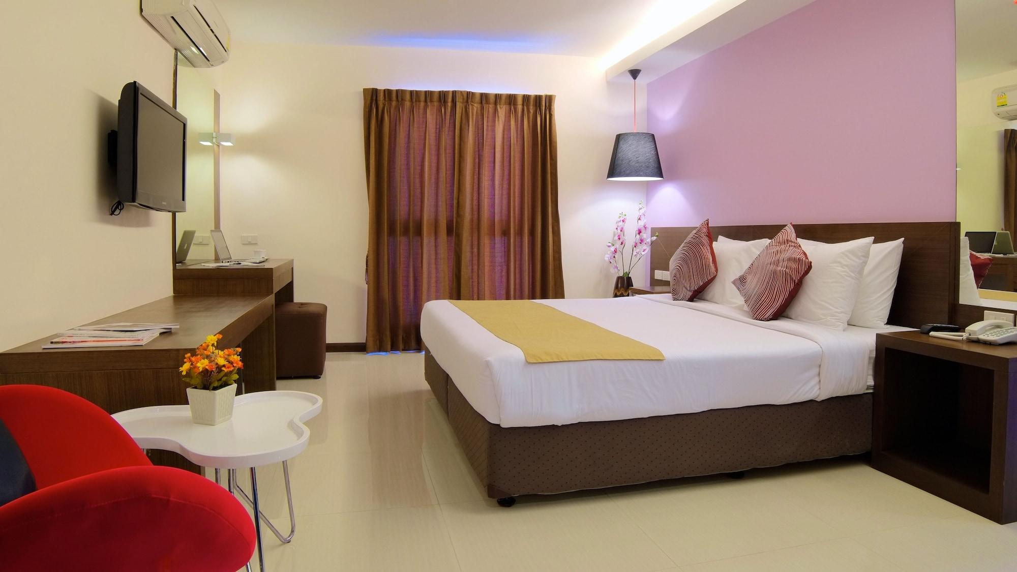 Grand Alpine Hotel Bangkok Esterno foto