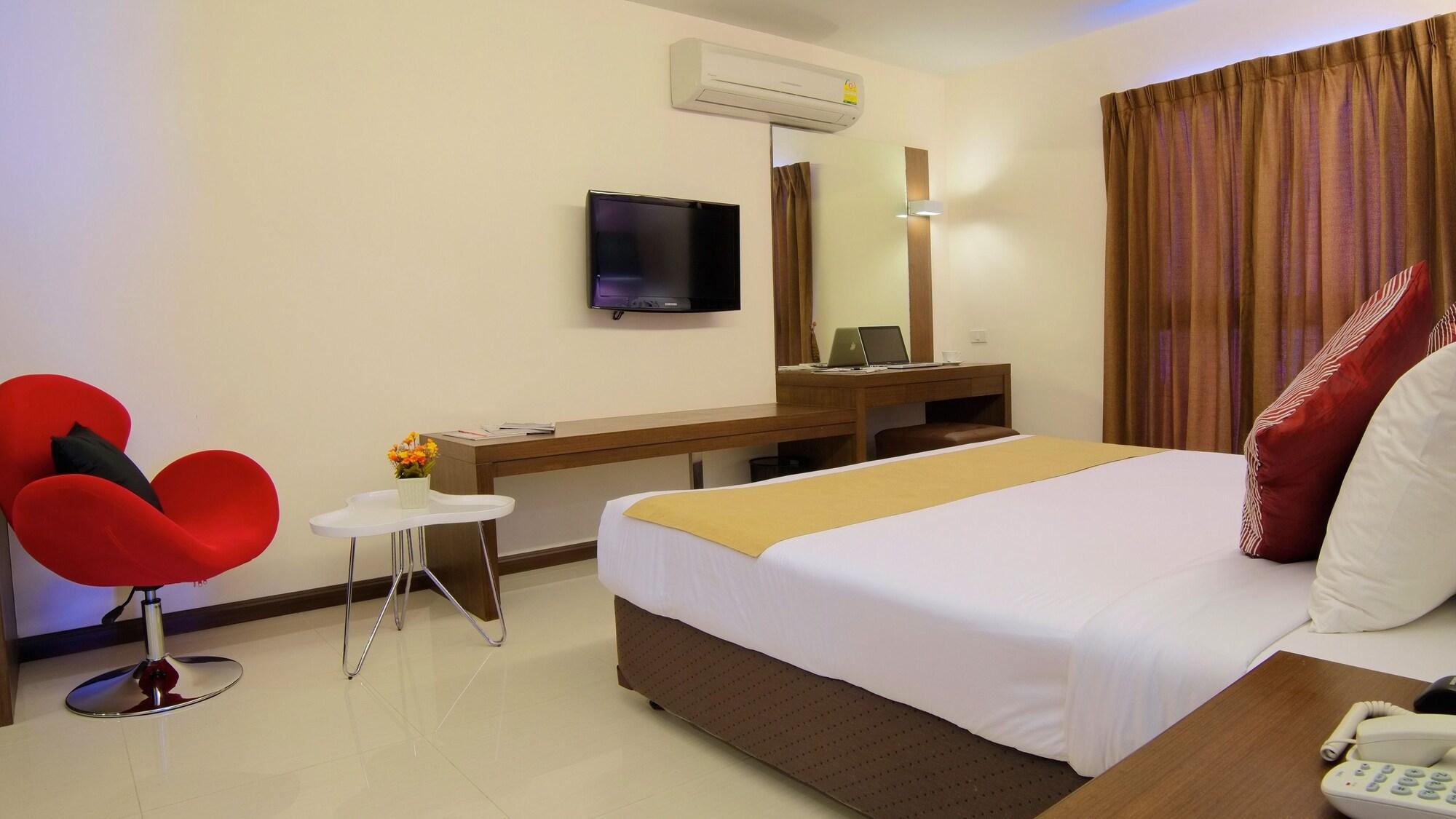 Grand Alpine Hotel Bangkok Esterno foto