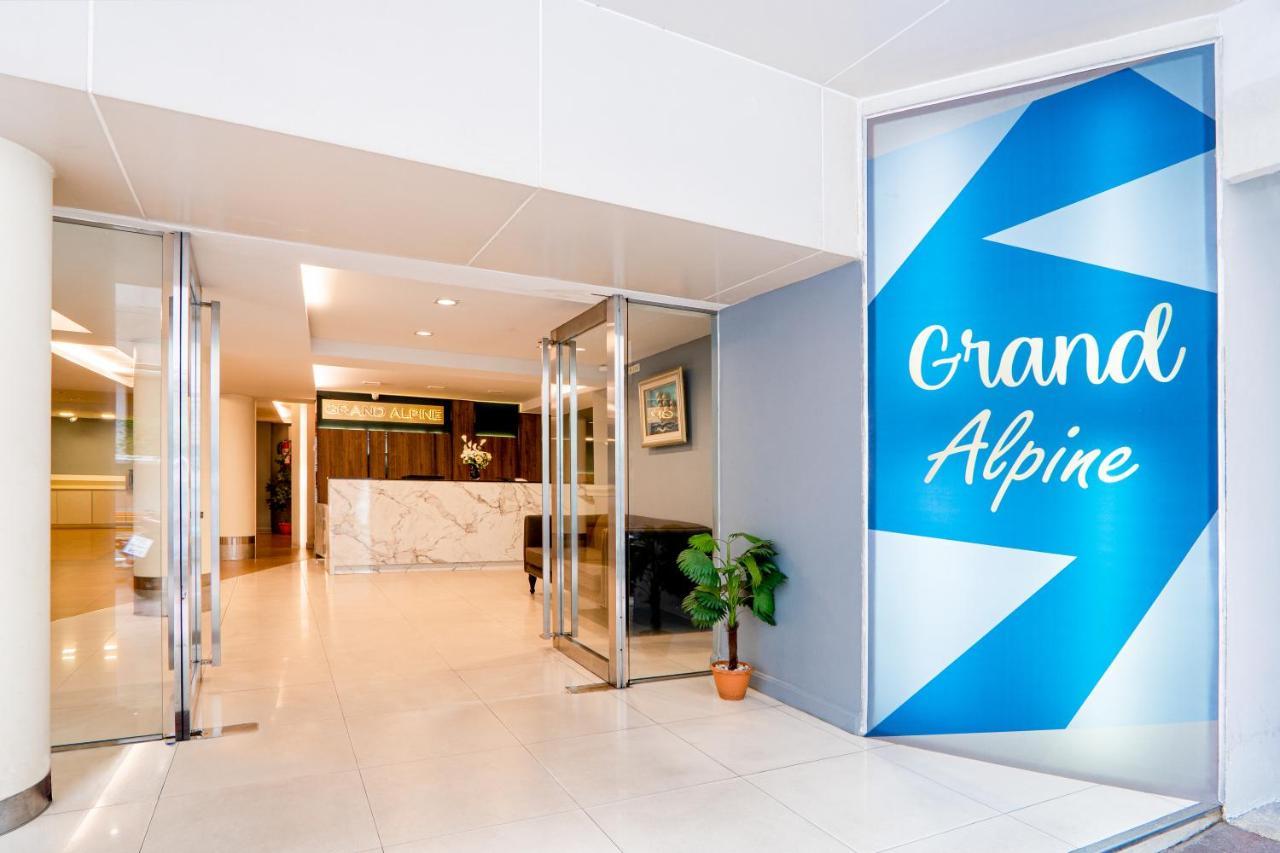 Grand Alpine Hotel Bangkok Esterno foto