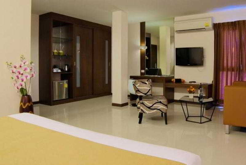 Grand Alpine Hotel Bangkok Esterno foto