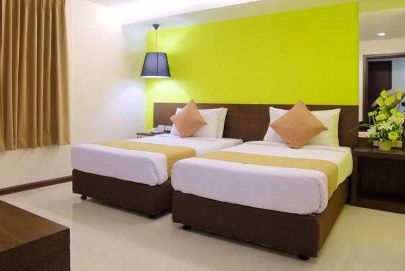 Grand Alpine Hotel Bangkok Esterno foto