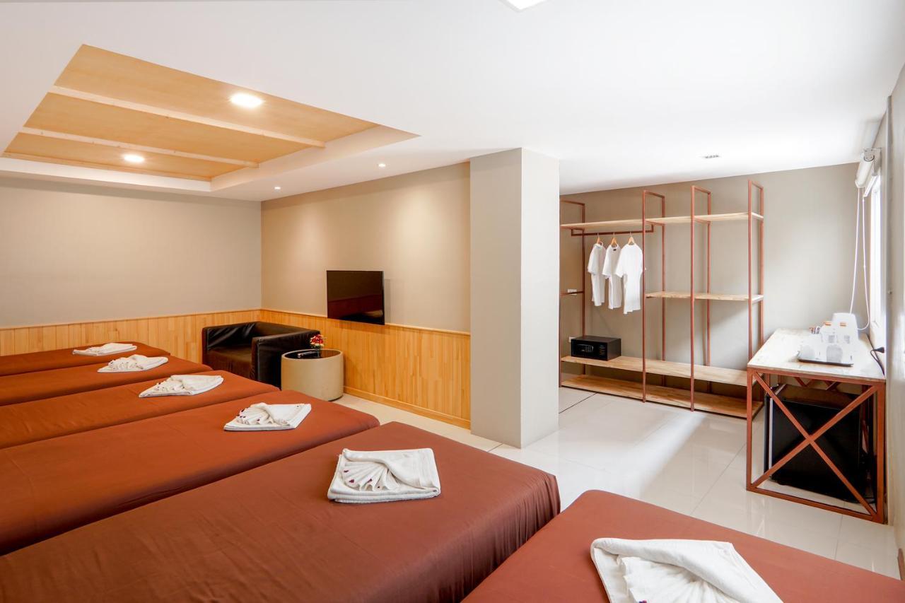 Grand Alpine Hotel Bangkok Esterno foto