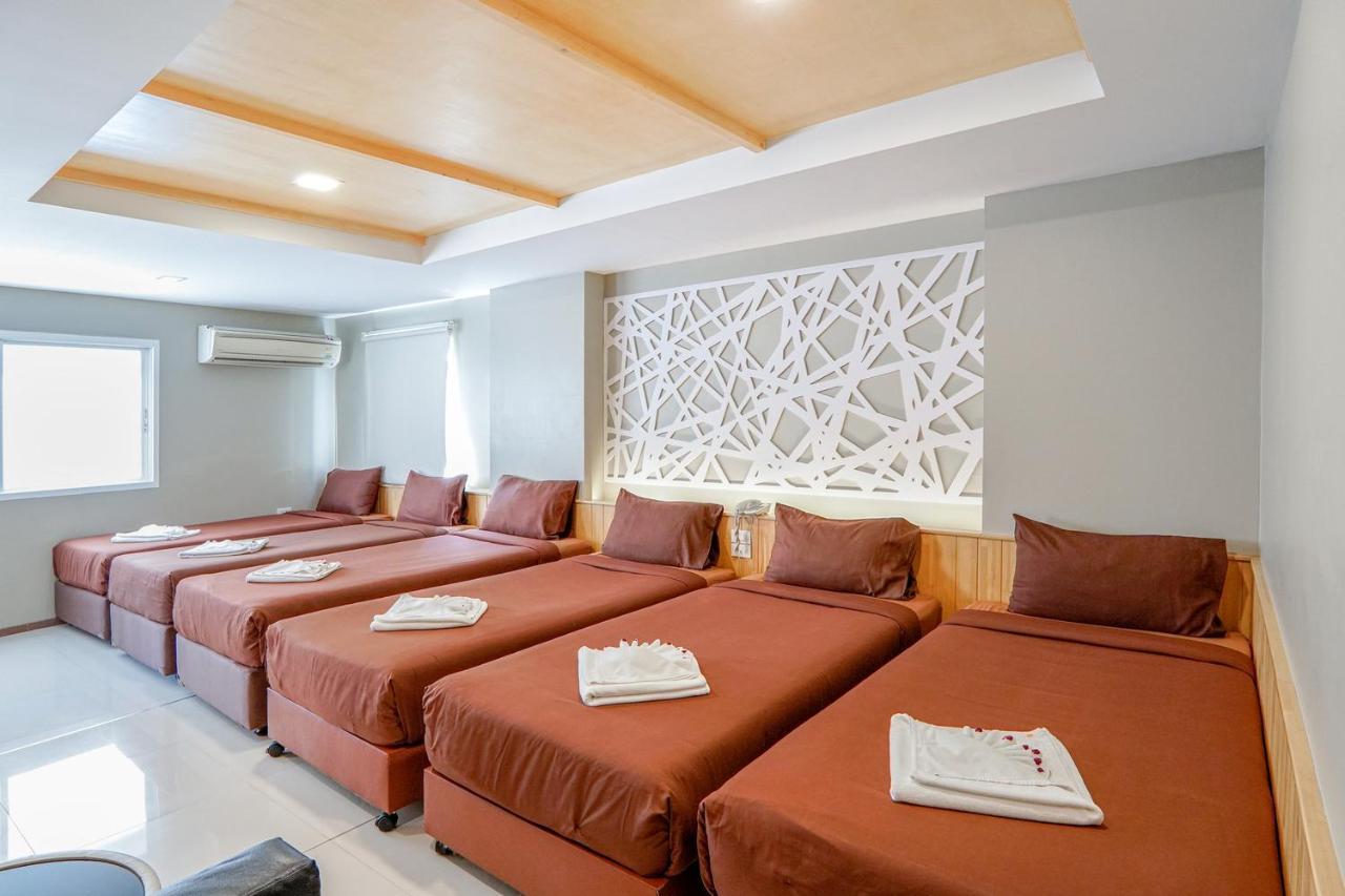 Grand Alpine Hotel Bangkok Esterno foto