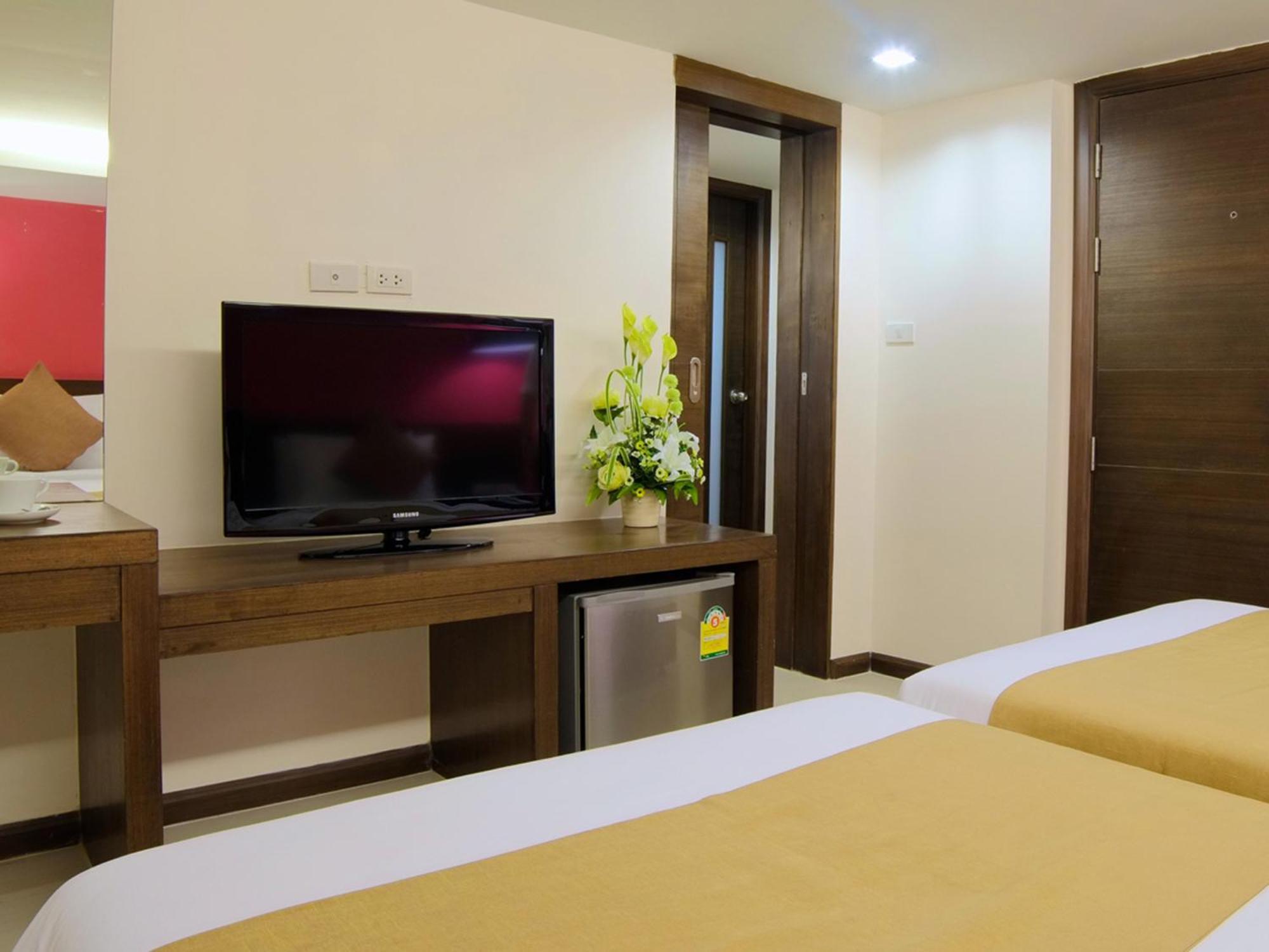 Grand Alpine Hotel Bangkok Esterno foto