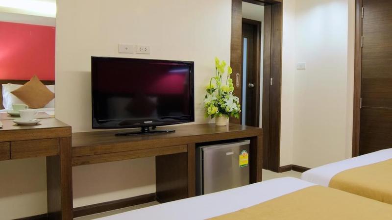 Grand Alpine Hotel Bangkok Esterno foto