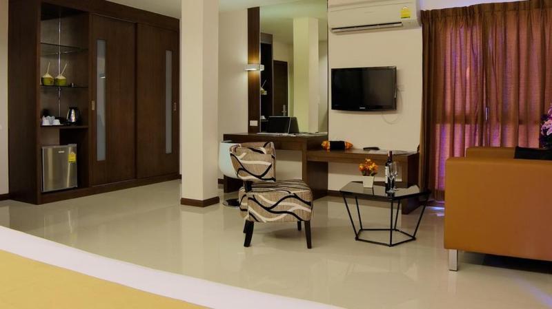 Grand Alpine Hotel Bangkok Esterno foto