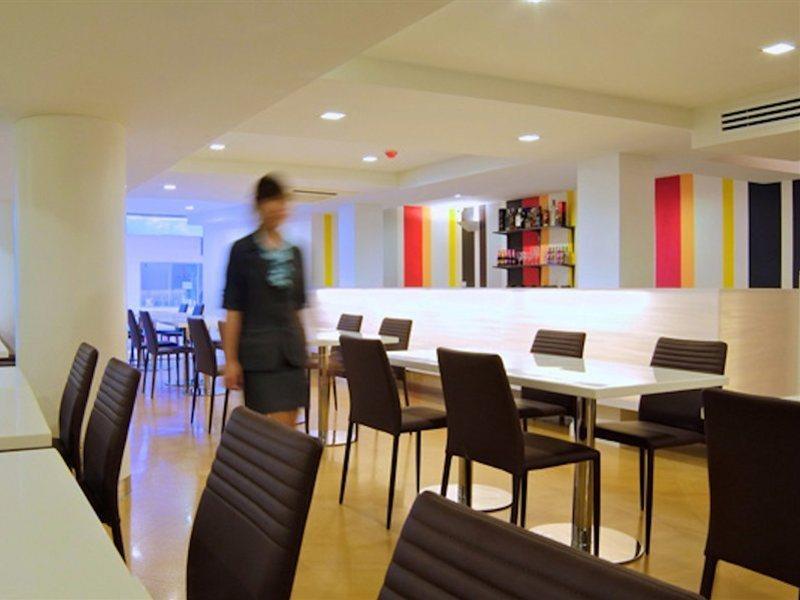 Grand Alpine Hotel Bangkok Esterno foto