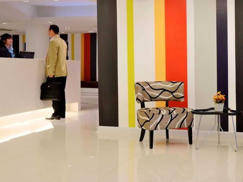 Grand Alpine Hotel Bangkok Esterno foto