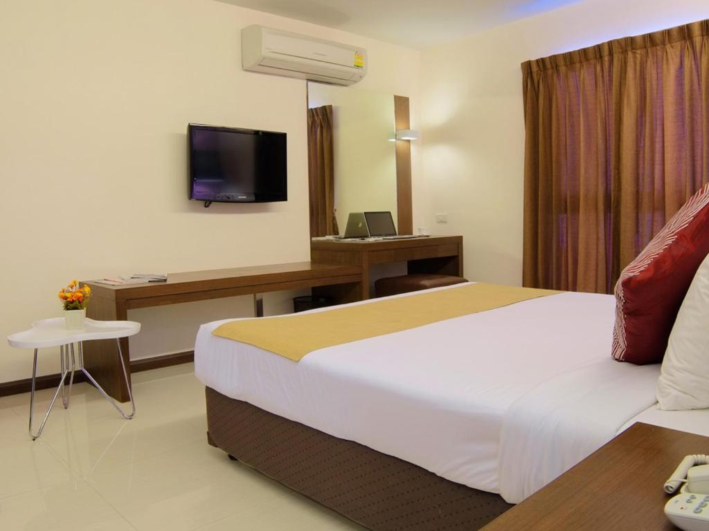 Grand Alpine Hotel Bangkok Esterno foto