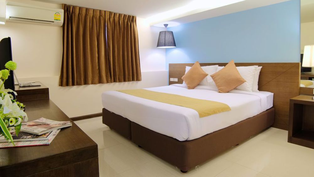 Grand Alpine Hotel Bangkok Esterno foto
